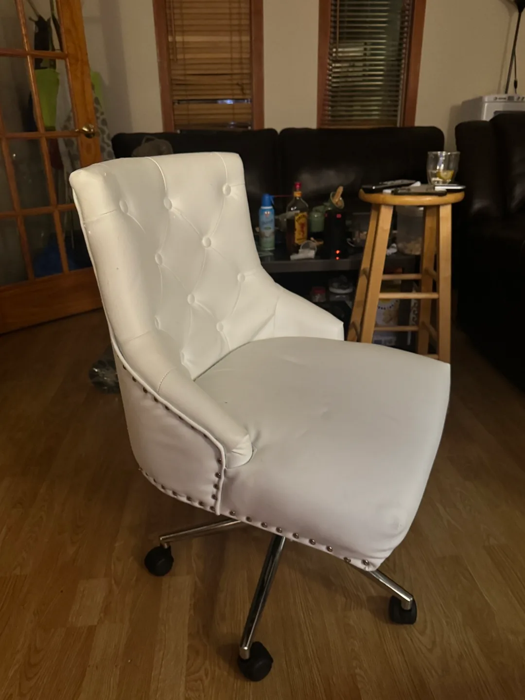 White Tufted Office Chair image indicator(6)