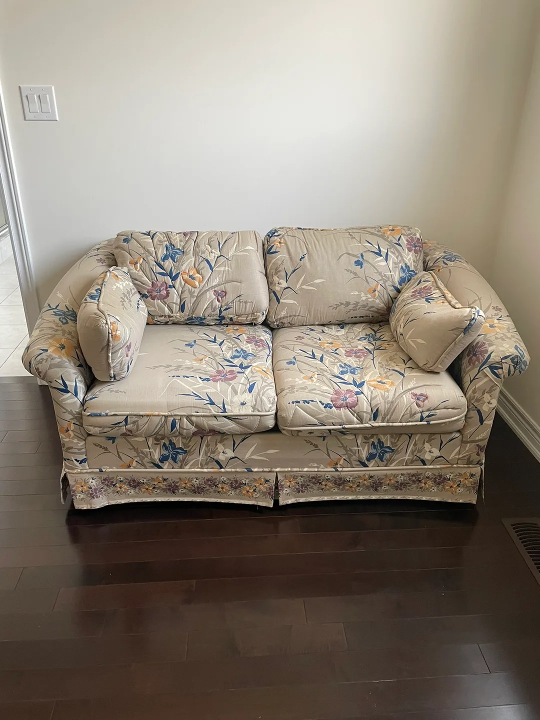 🇨🇦🍁Floral Pattern Loveseat Sofa thumbnail