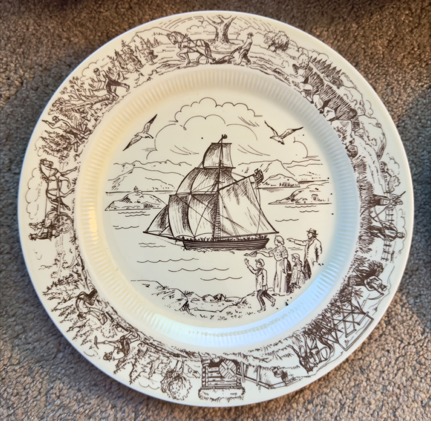 8 Vintage Decorative Plates - Souvenir Plates - photo 3
