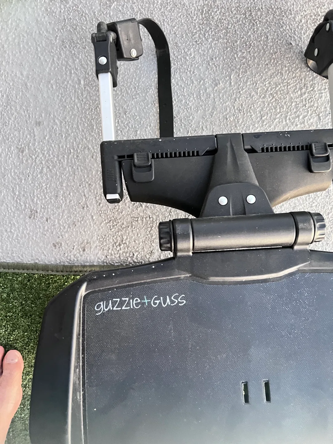 guzzie+guss Universal Tablet Holder thumbnail
