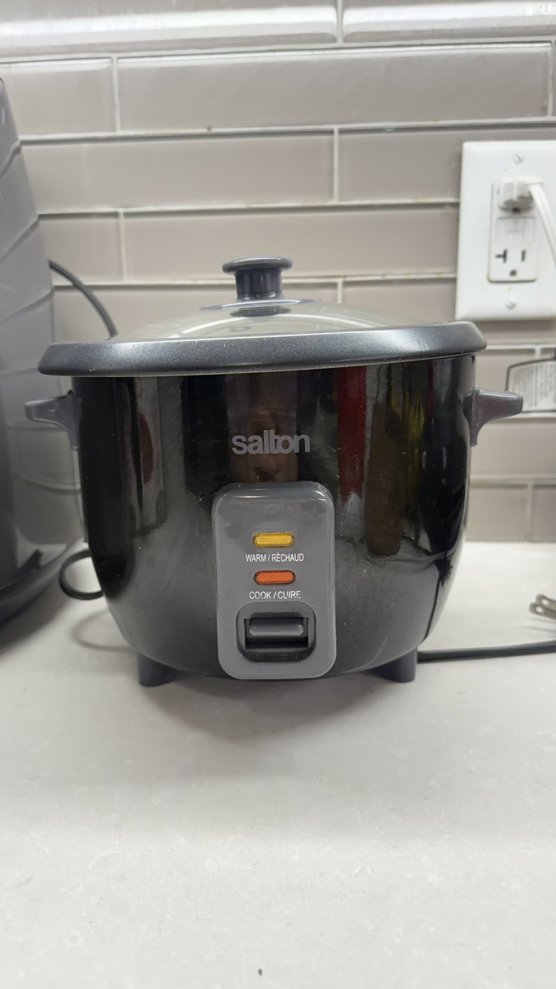 Move-Out Sale – Rice Cooker + Sandwich Maker Bundle