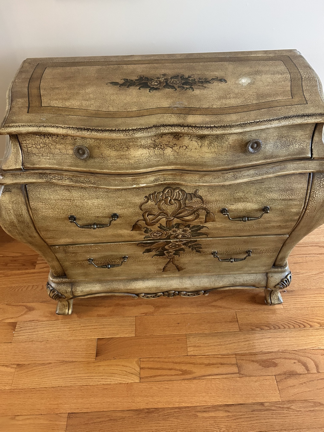 Antique style chest of drawers