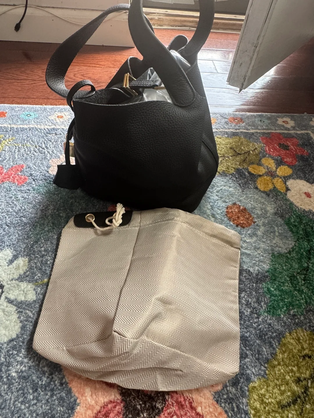 Phoinikas Cowhide Bucket Bag - Black image indicator(9)