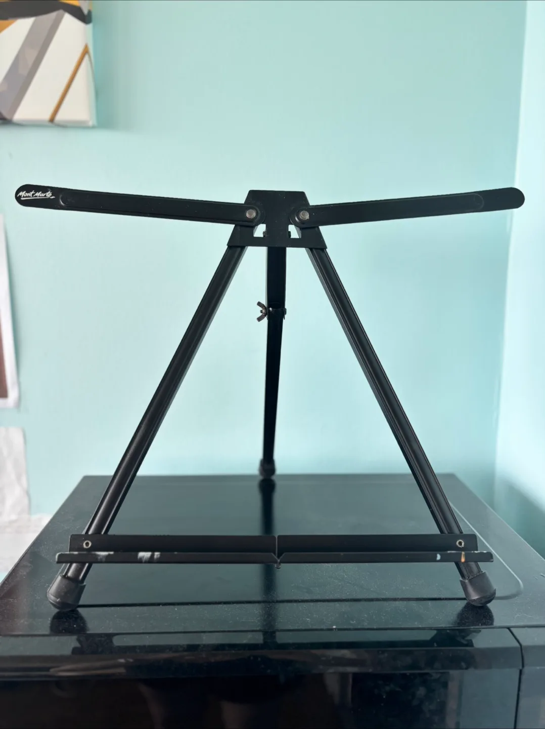 Mont Marte Tabletop Easel with Wings Signature image indicator(6)