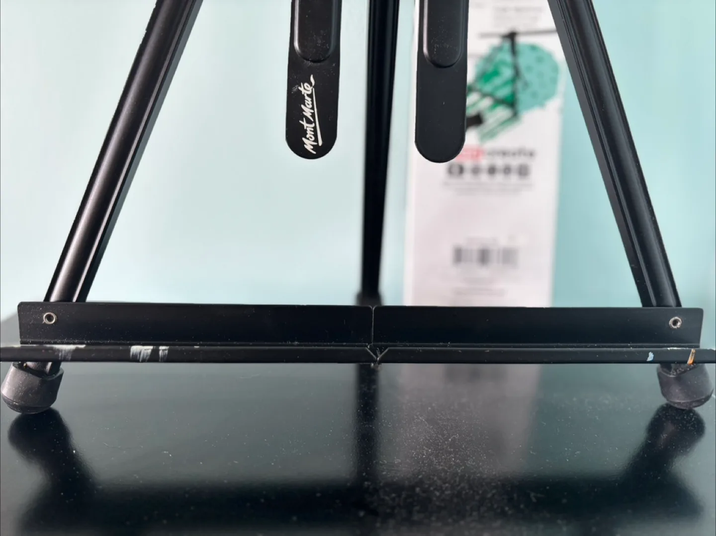 Mont Marte Tabletop Easel with Wings Signature image indicator(7)