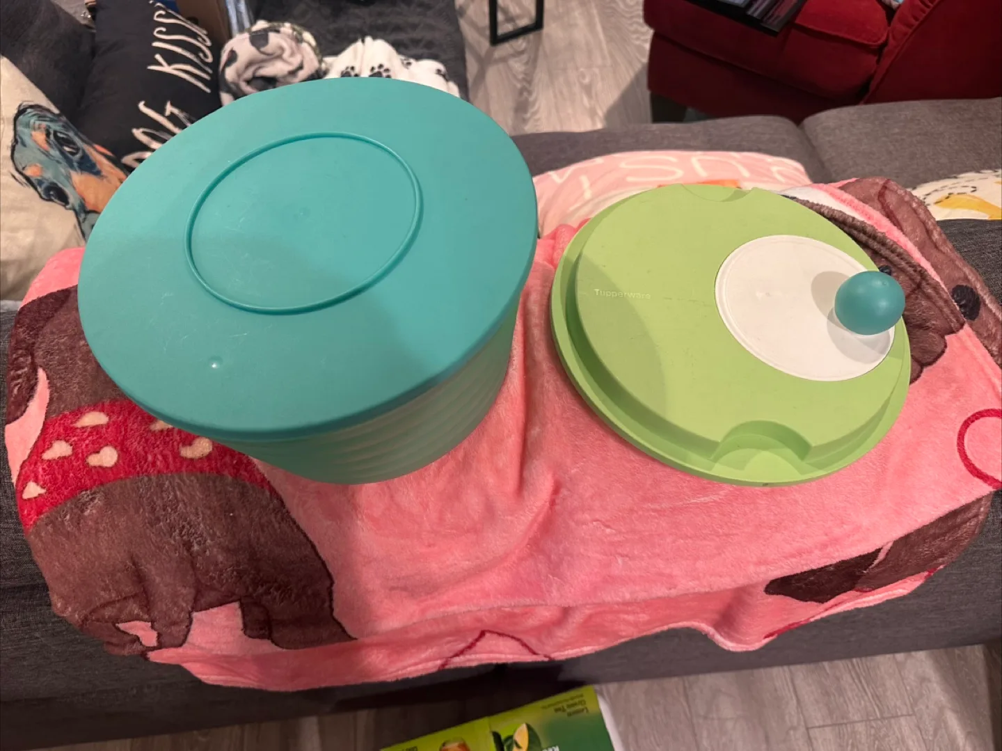 Tupperware Salad Spinner - Green & Blue thumbnail