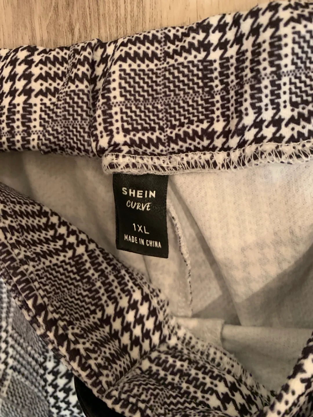 Shein Curve 1XL Pants - Plaid & Black image indicator(2)