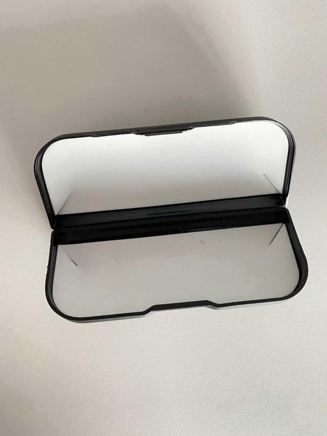 Hard Shell Eyeglass Case image indicator(2)