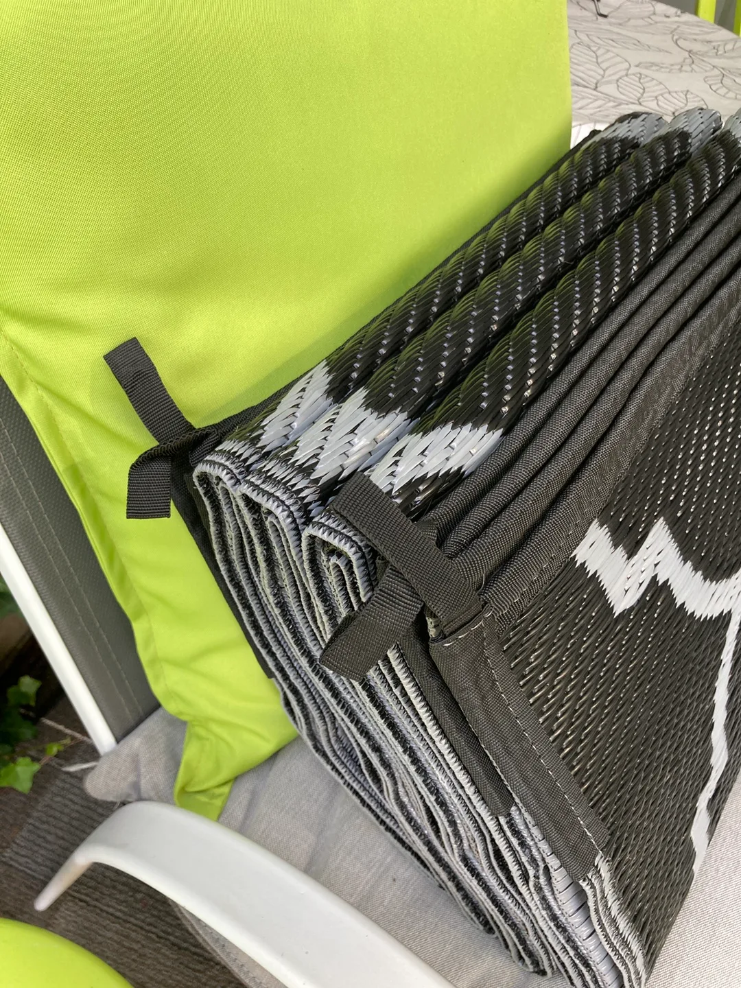 Reversible Outdoor Patio Rug - Black & Gray image indicator(4)