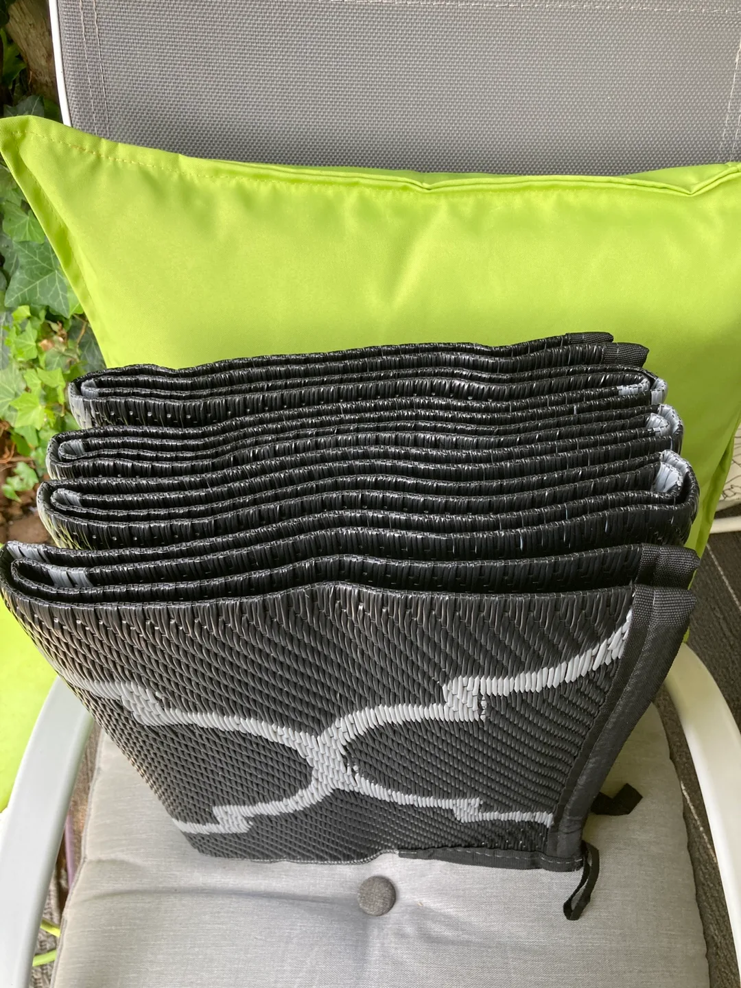 Reversible Outdoor Patio Rug - Black & Gray image indicator(2)