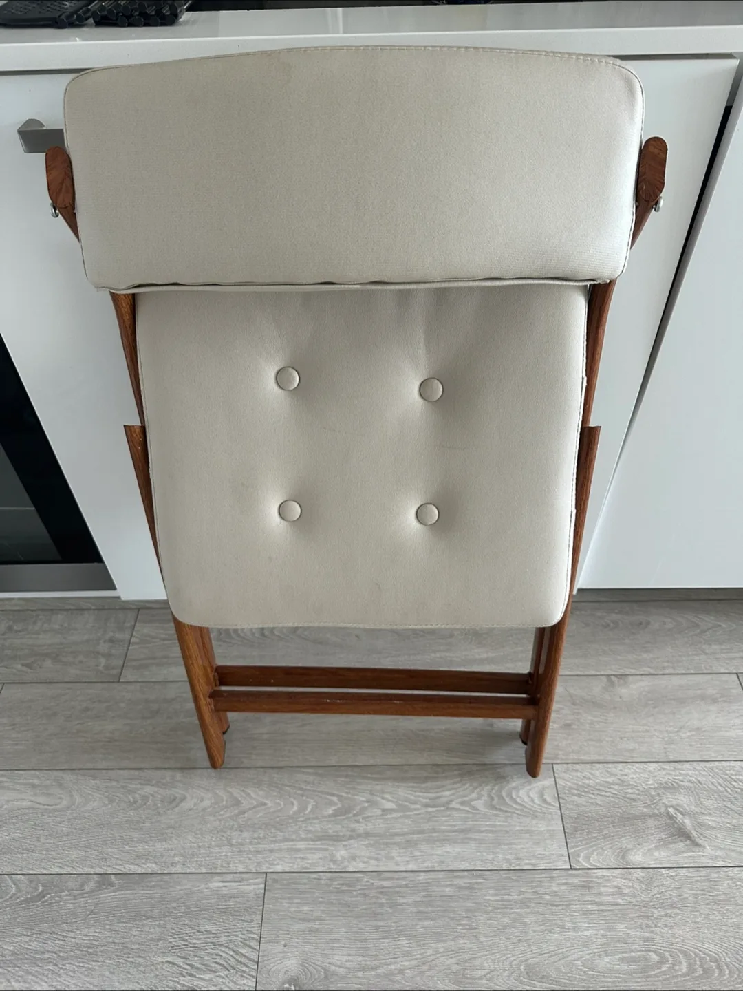 Padded folding chair image indicator(3)