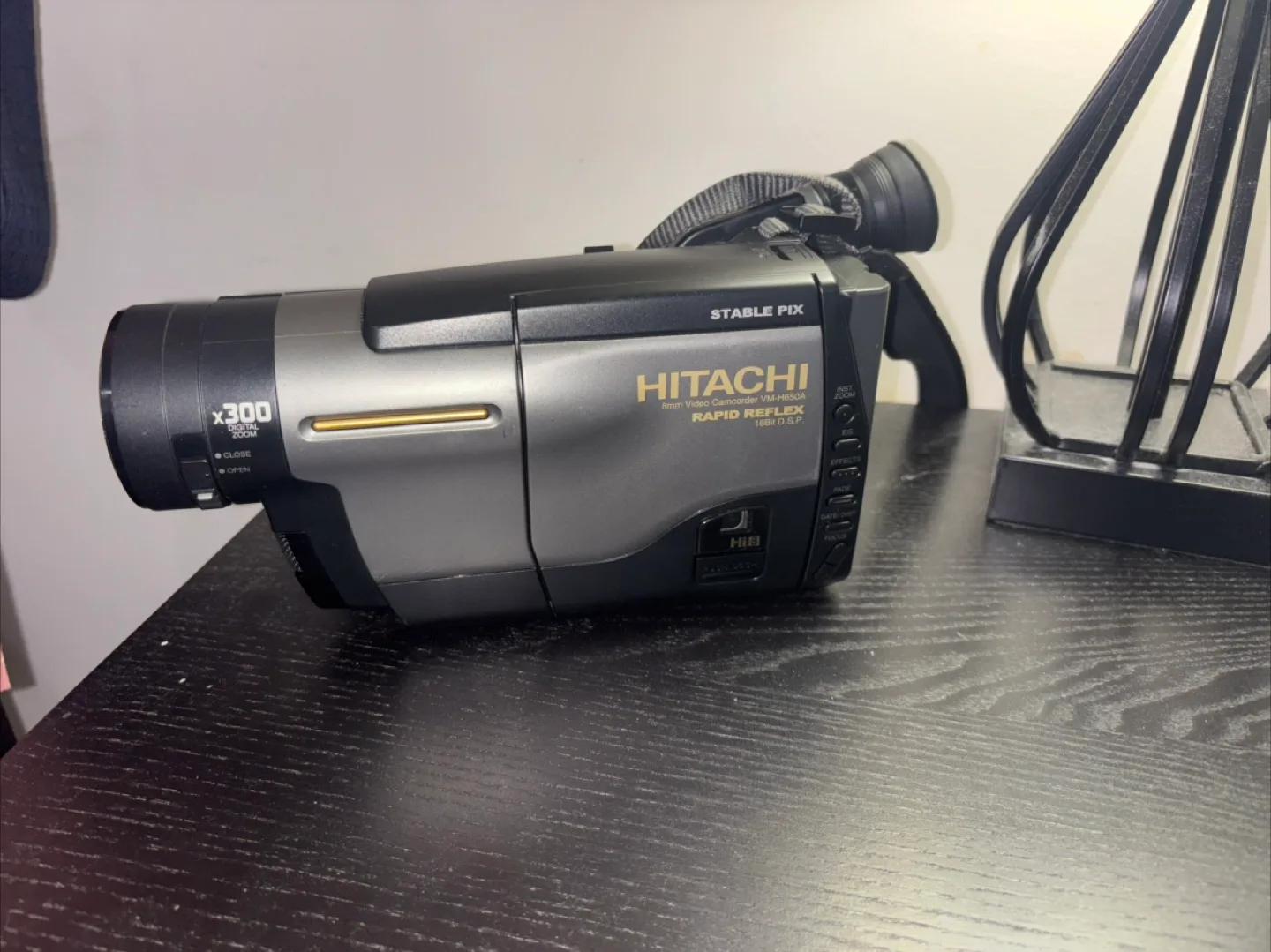 Hitachi Rapid Reflex 8mm Video Camera thumbnail
