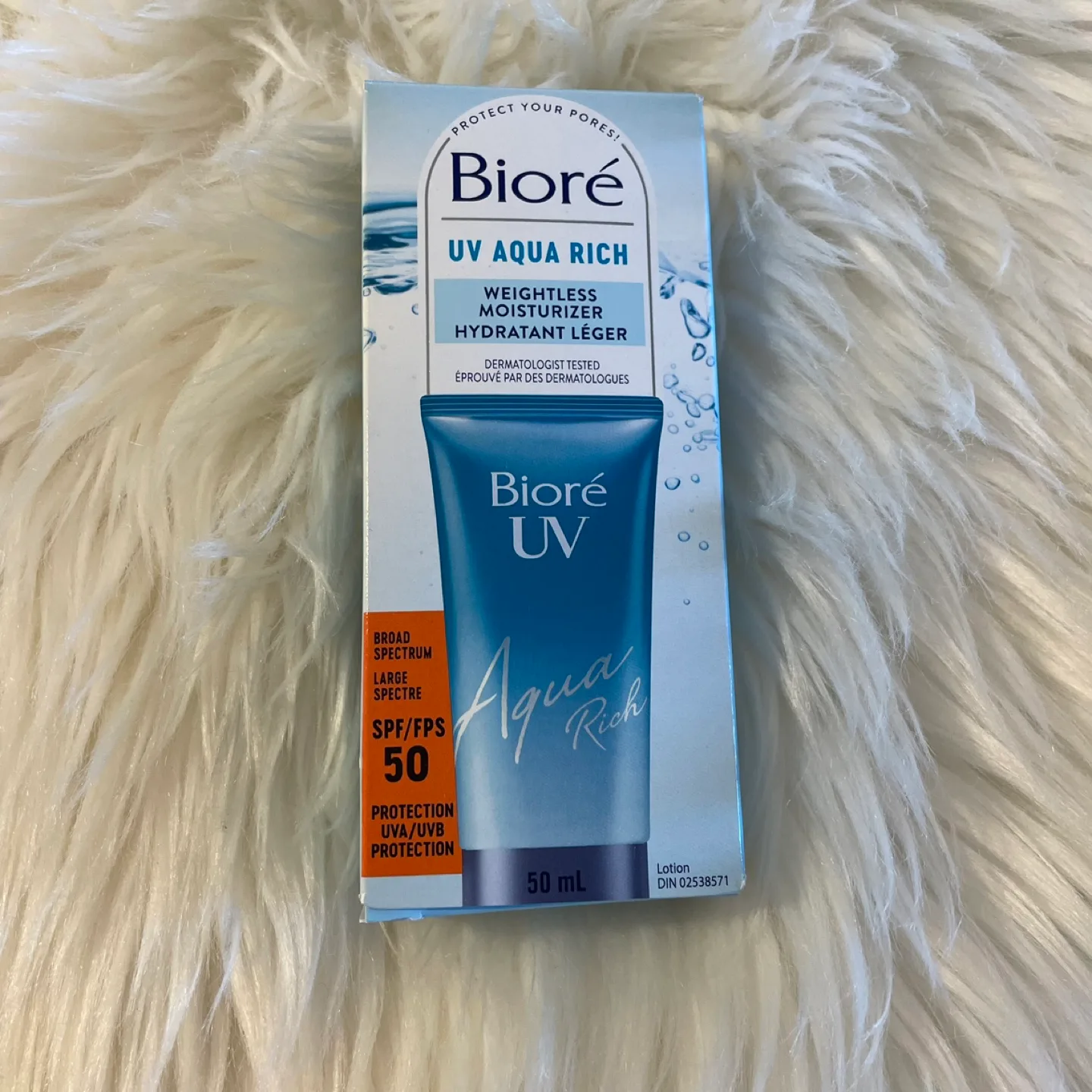 Biore UV Aqua Rich Weightless Moisturizer SPF 50 thumbnail