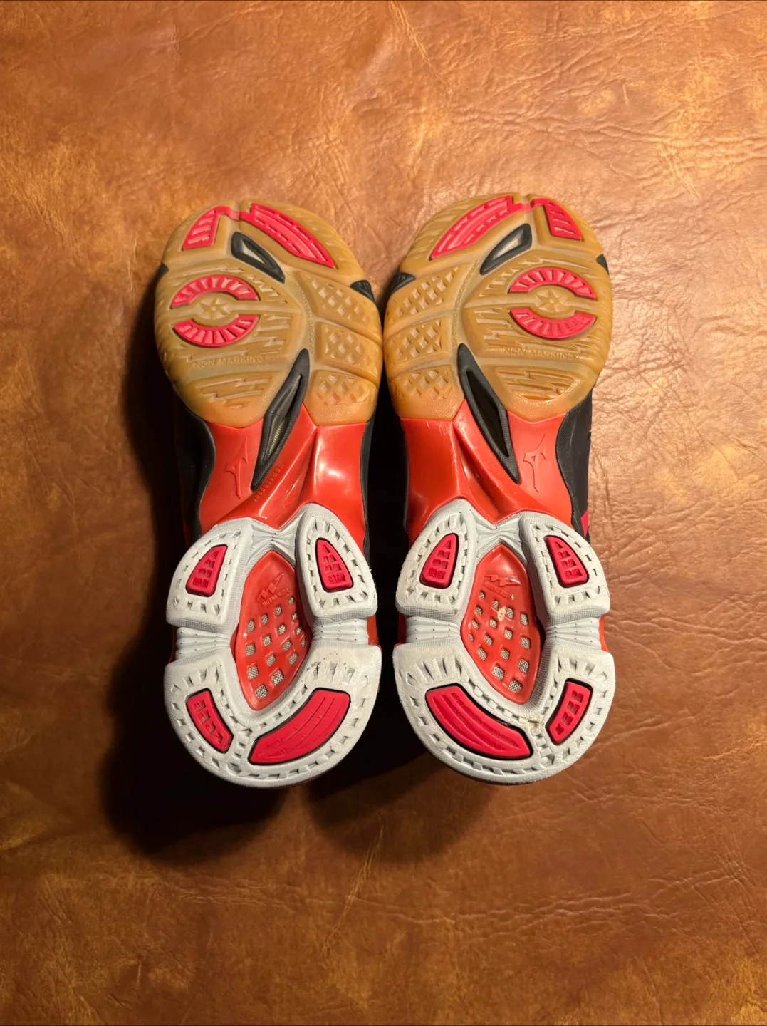 Mizuno Shoes image indicator(3)