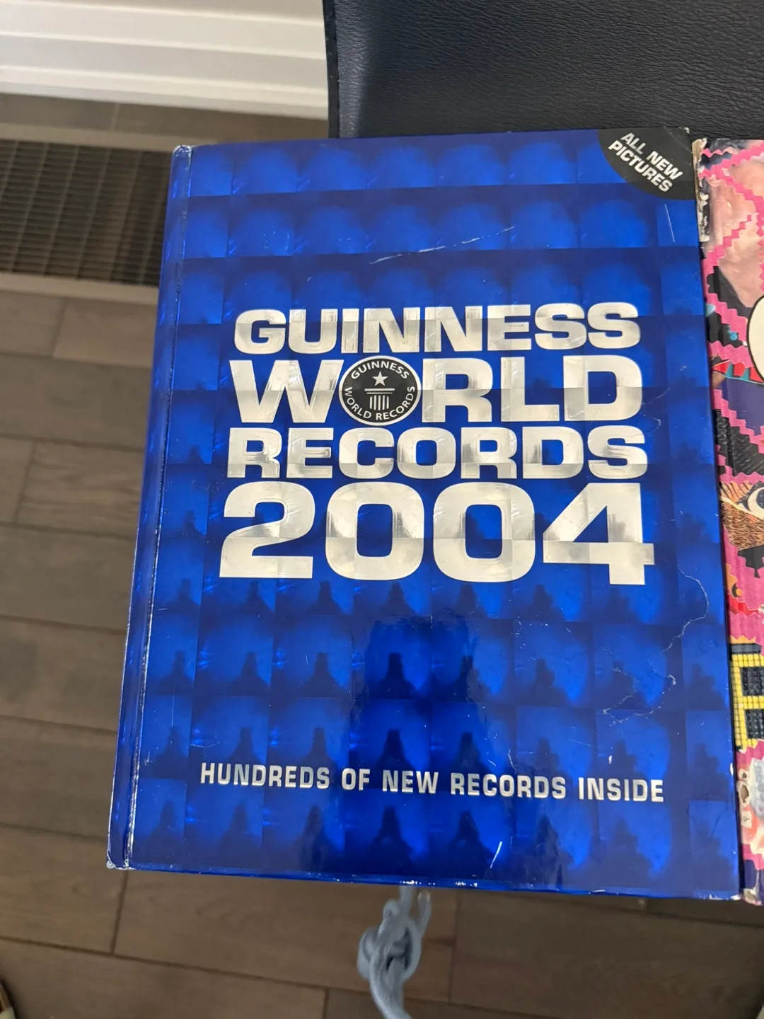 Guinness world of records books image indicator(2)