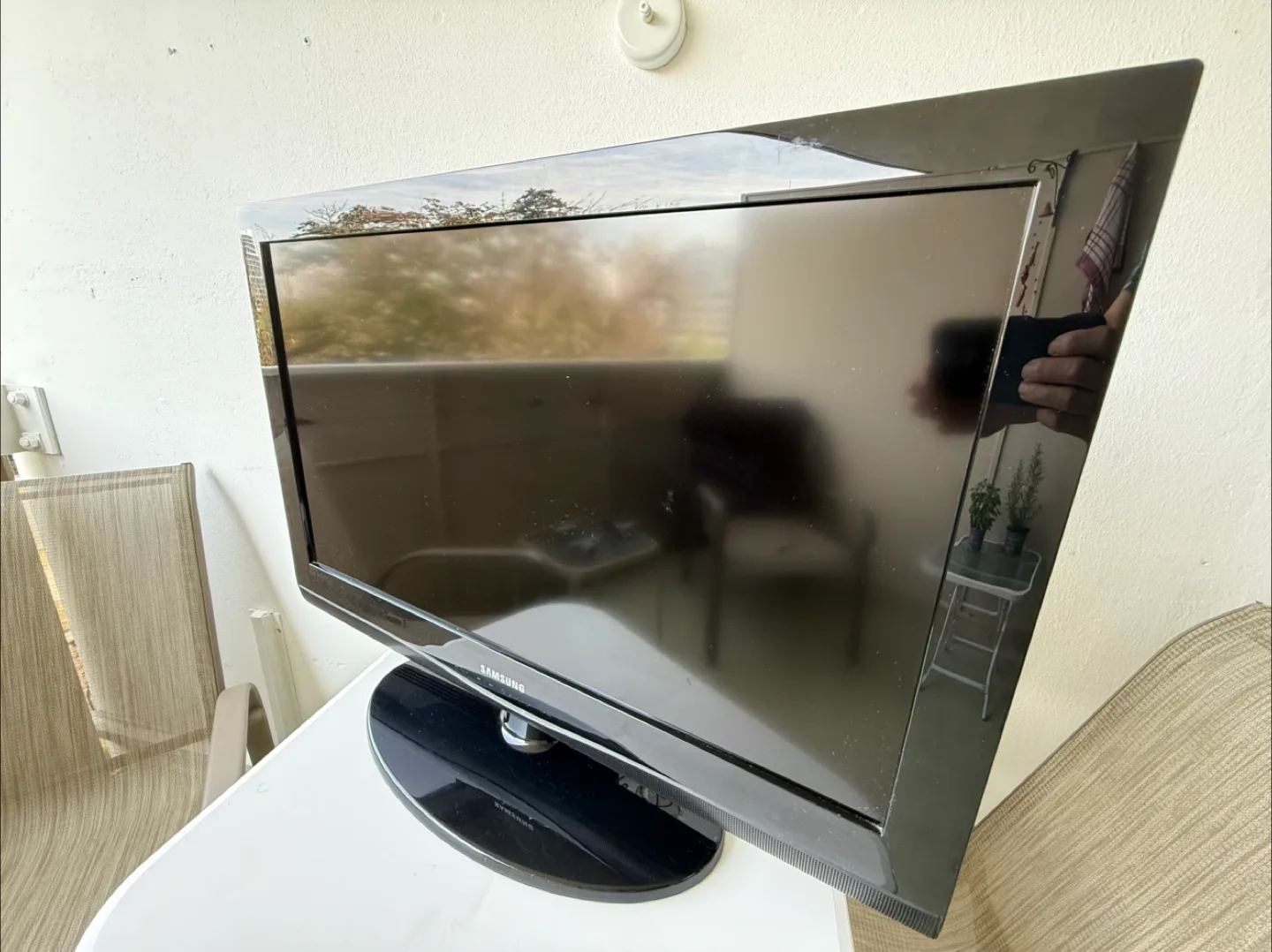 Samsung LN32C350D1DXZC 32" LCD TV thumbnail