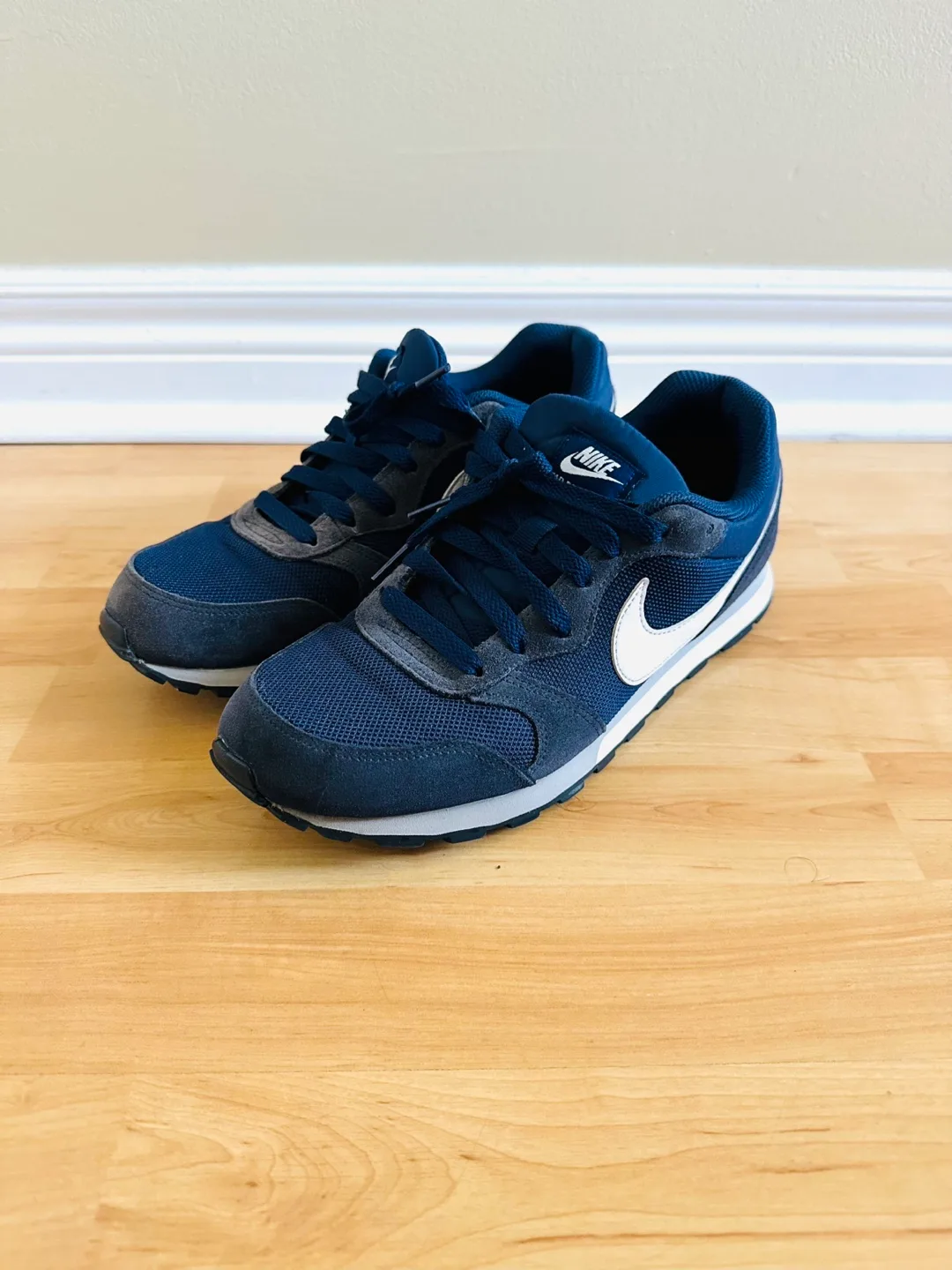Nike MD Runner 2 Shoes - US 8.5 thumbnail