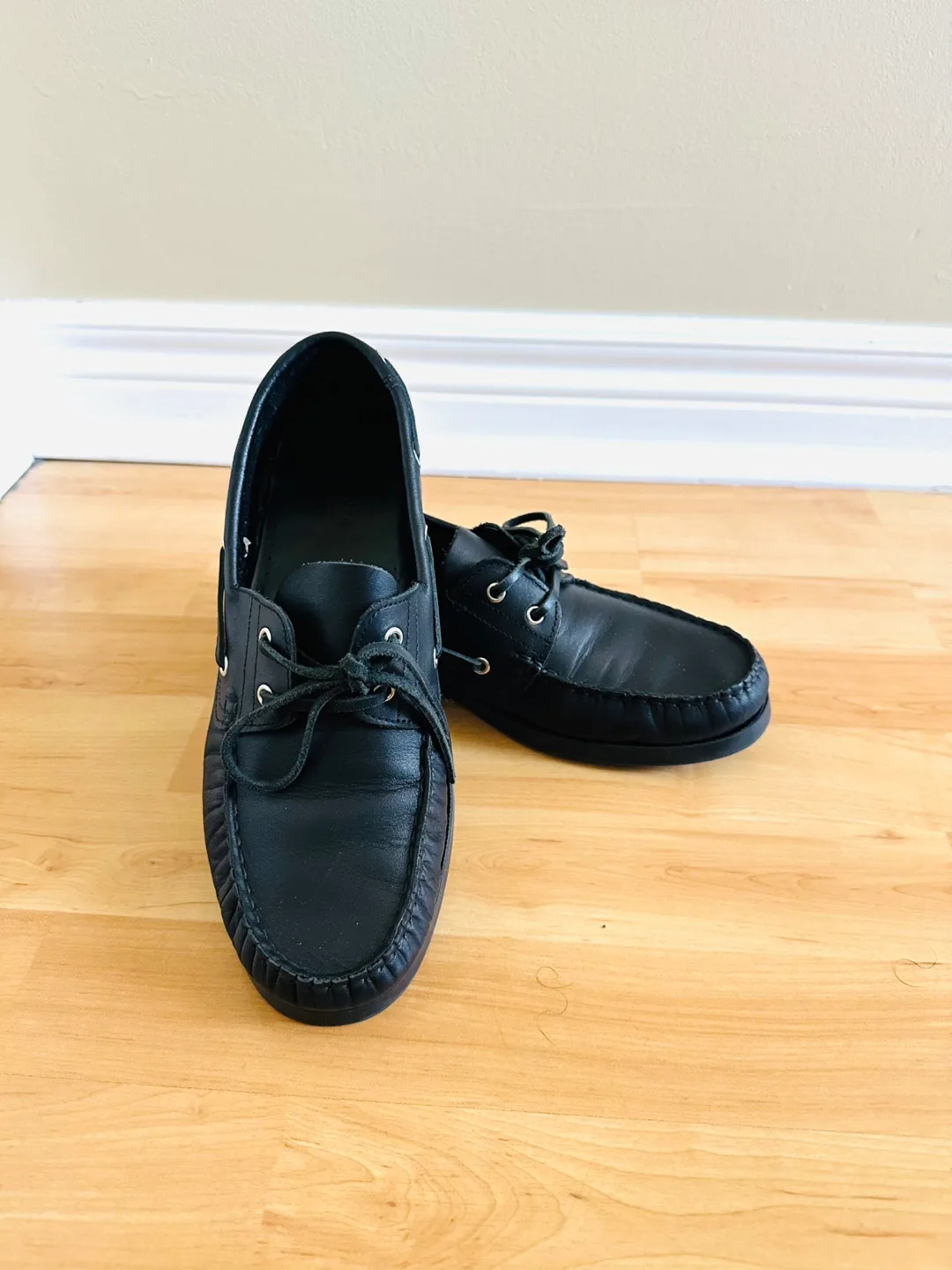 Black Leather Boat Shoes - Size US 8.5 image indicator(4)