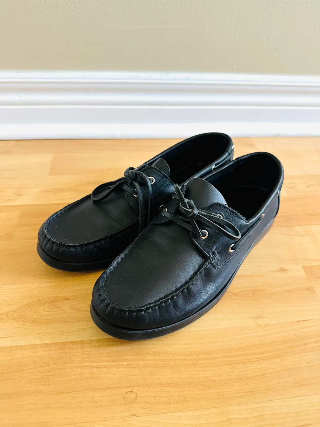 Black Leather Boat Shoes - Size US 8.5 image indicator(2)