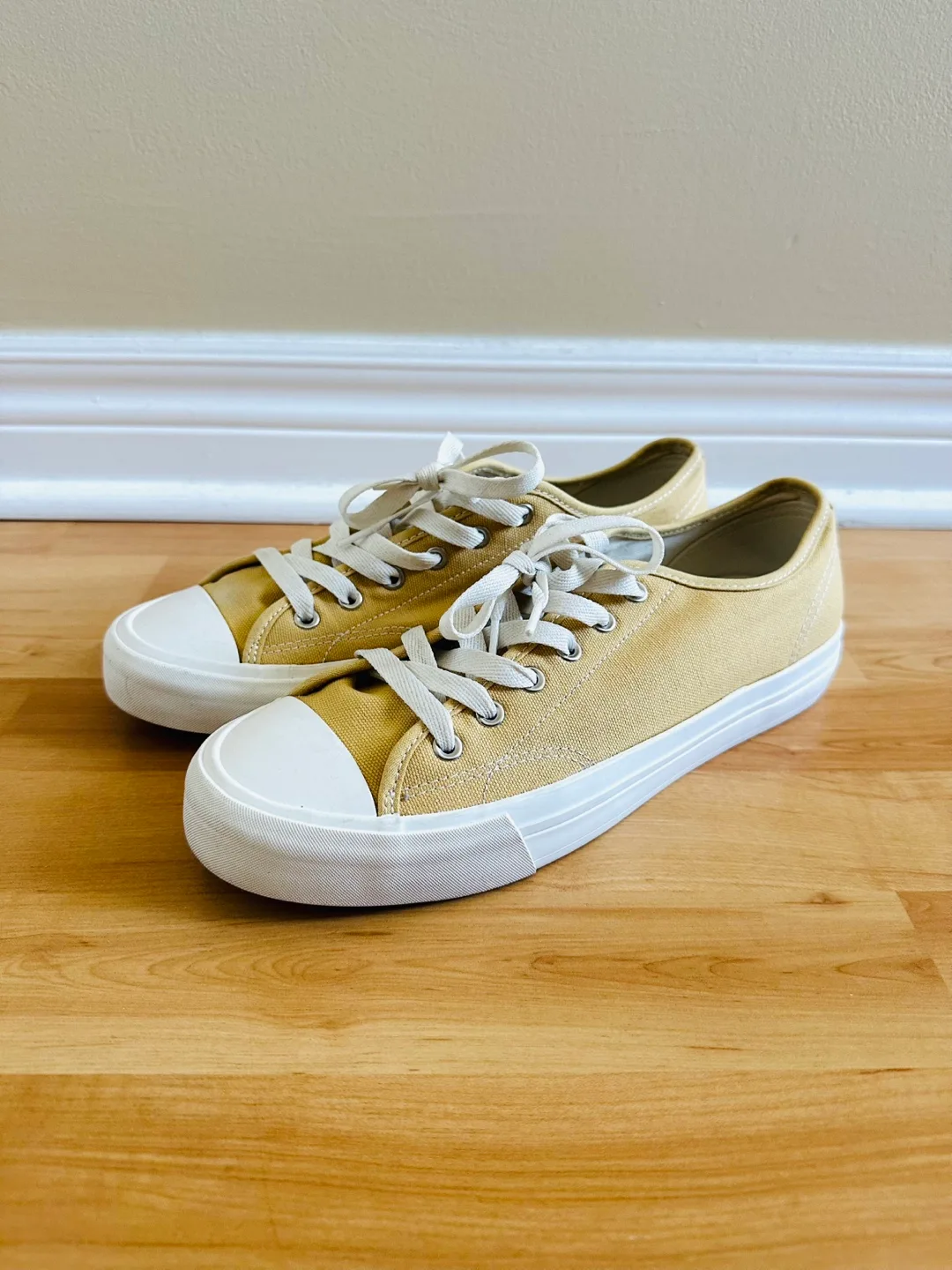 H&M Essentials Canvas Sneakers - Size 8.5 men thumbnail