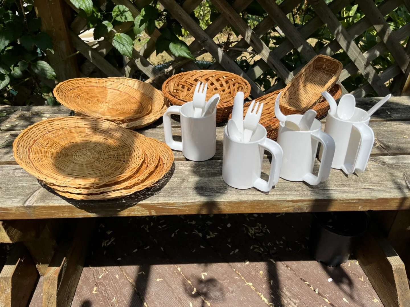 Wicker Picnic Basket Set with Utensil & 4 Mugs image indicator(6)