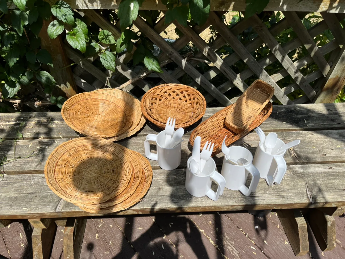 Wicker Picnic Basket Set with Utensil & 4 Mugs image indicator(7)