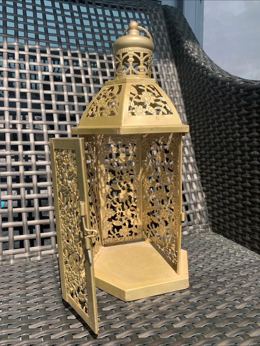 Gold lantern Moroccan style image indicator(3)