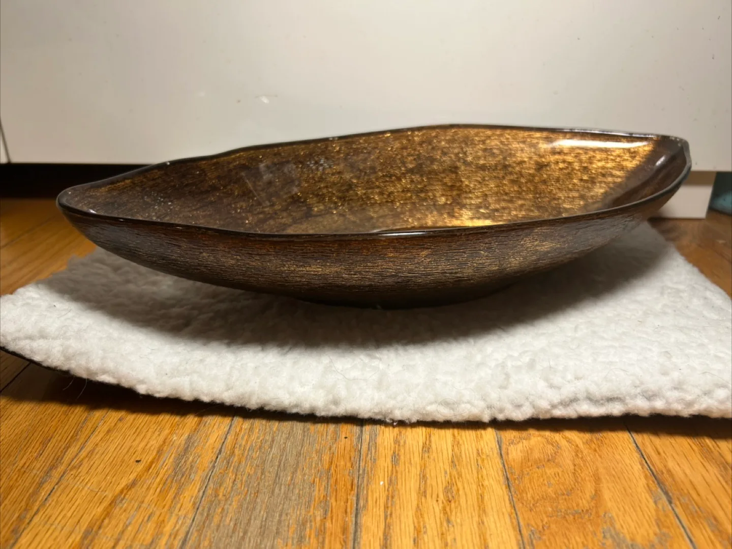 Decorative Brown Glass Leaf Bowl image indicator(4)