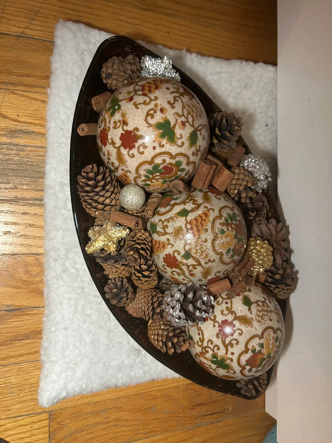 Decorative Brown Glass Leaf Bowl image indicator(6)