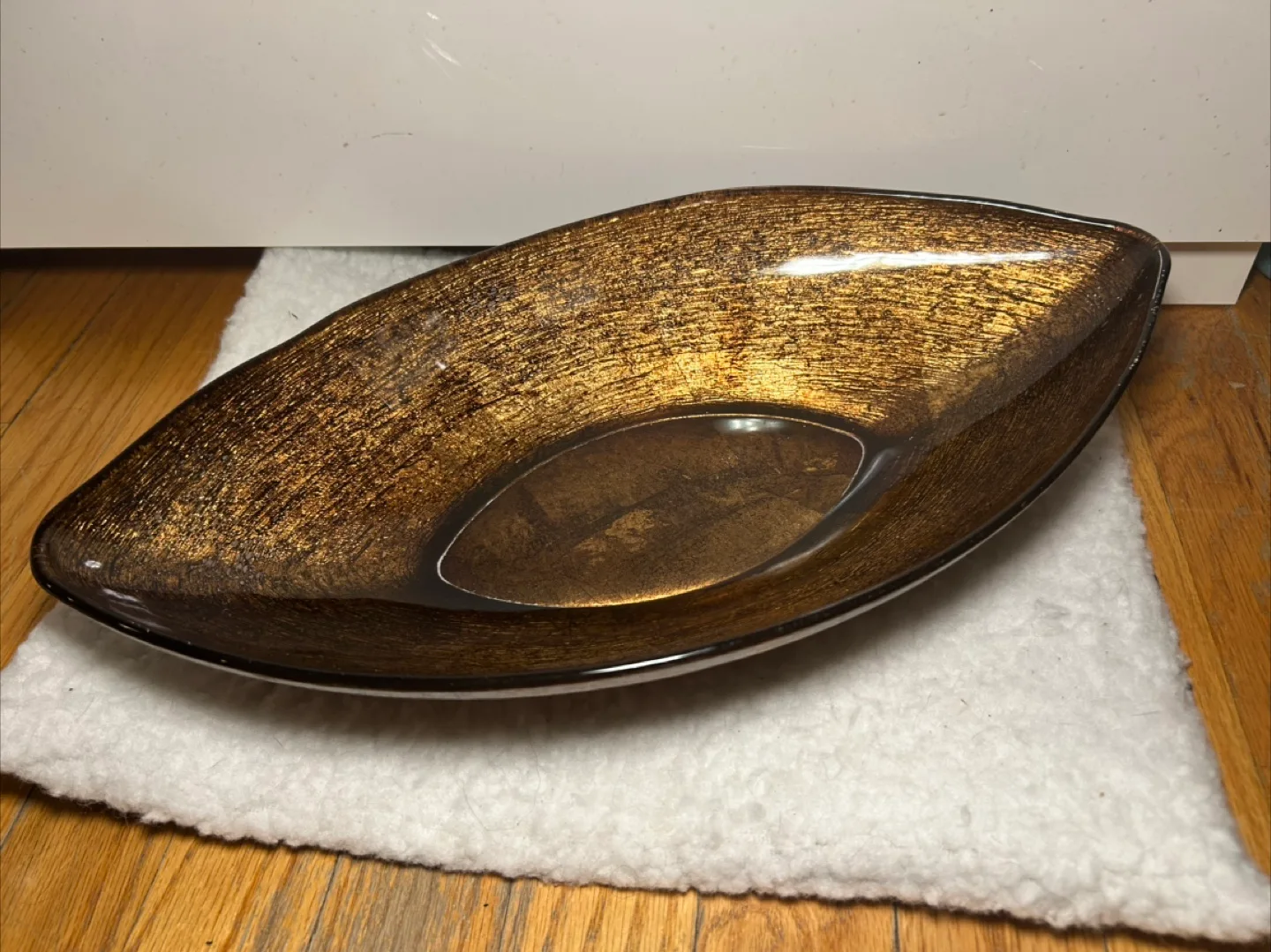 Decorative Brown Glass Leaf Bowl image indicator(2)