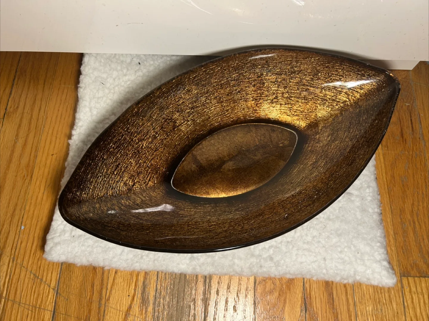 Decorative Brown Glass Leaf Bowl image indicator(3)