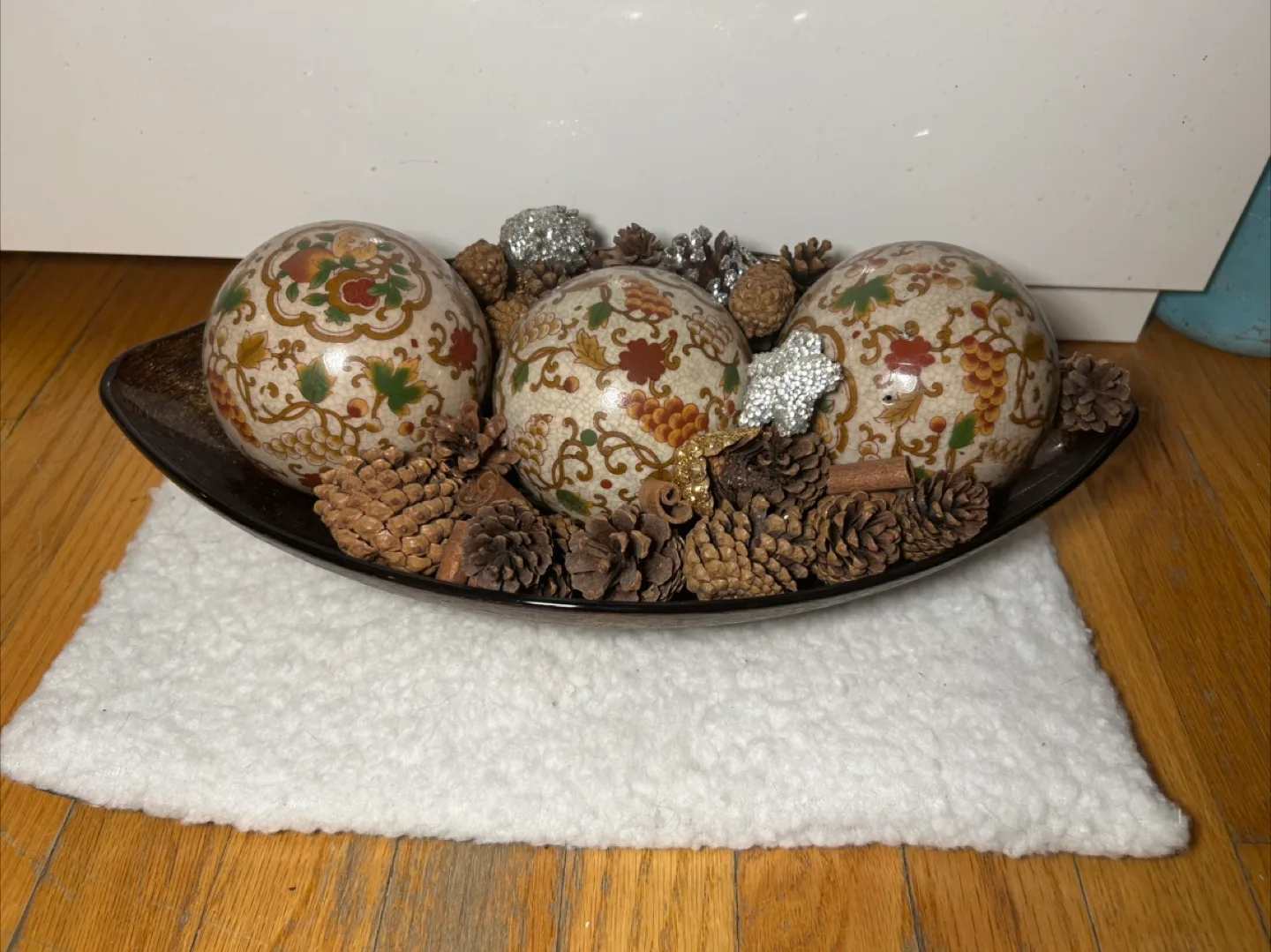 Decorative Brown Glass Leaf Bowl image indicator(7)