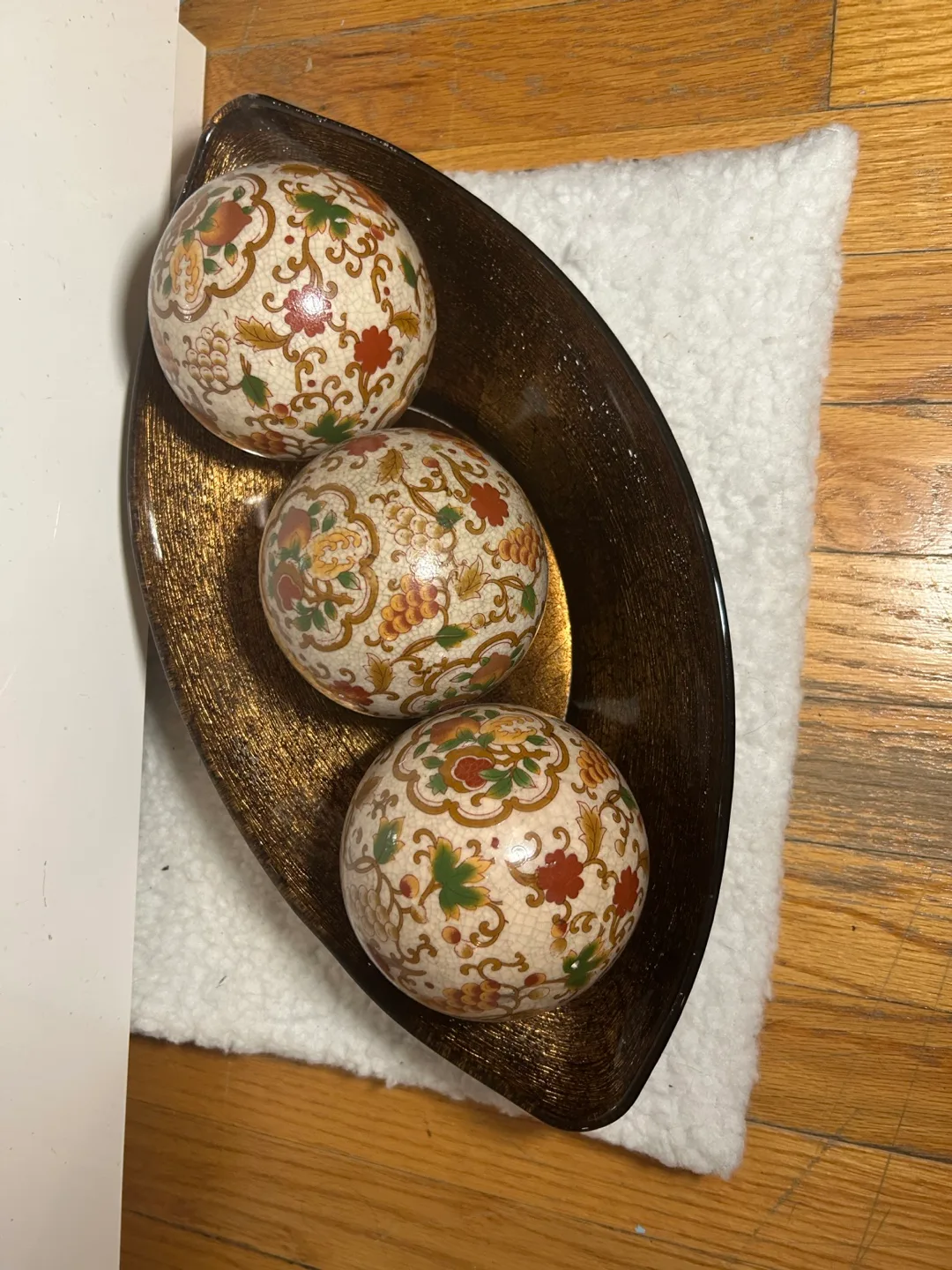 Decorative Brown Glass Leaf Bowl image indicator(5)