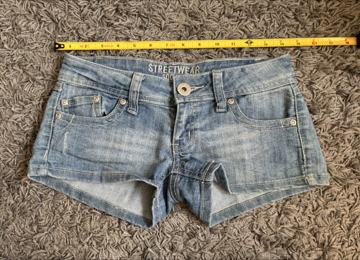 Lightwash low rise denim shorts