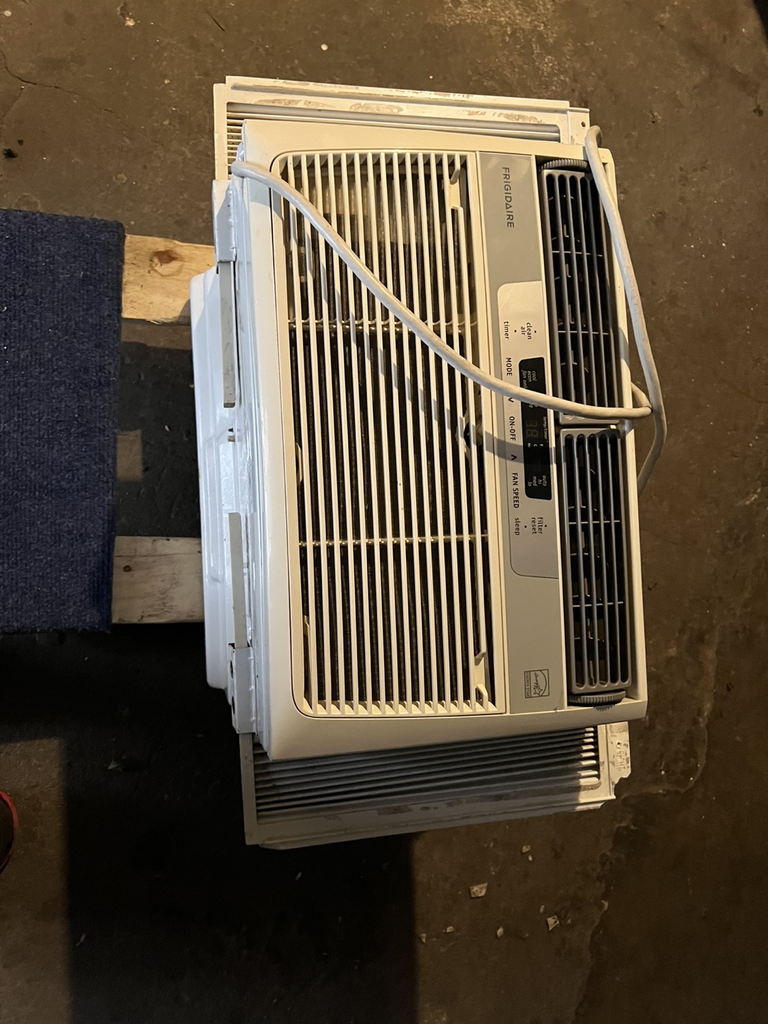Frigidaire AC , 8,000 btu