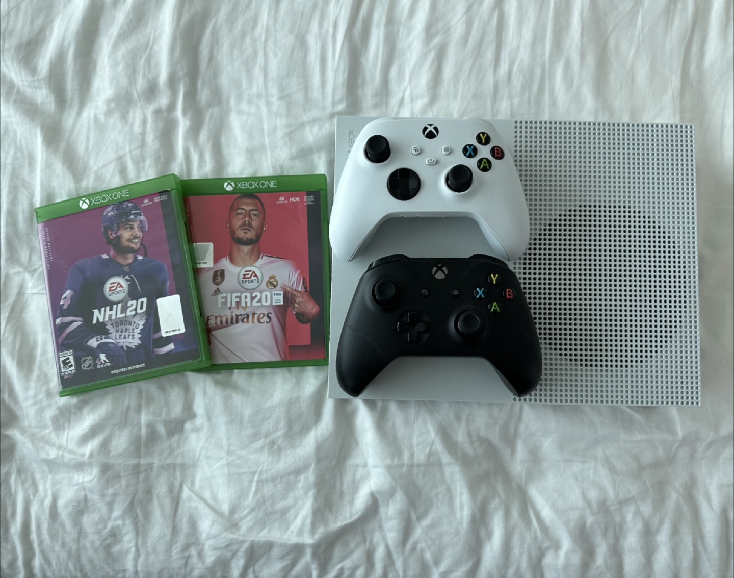 XBOX ONE S Bundle w/ 2 Controllers + FIFA 20 & NHL 20