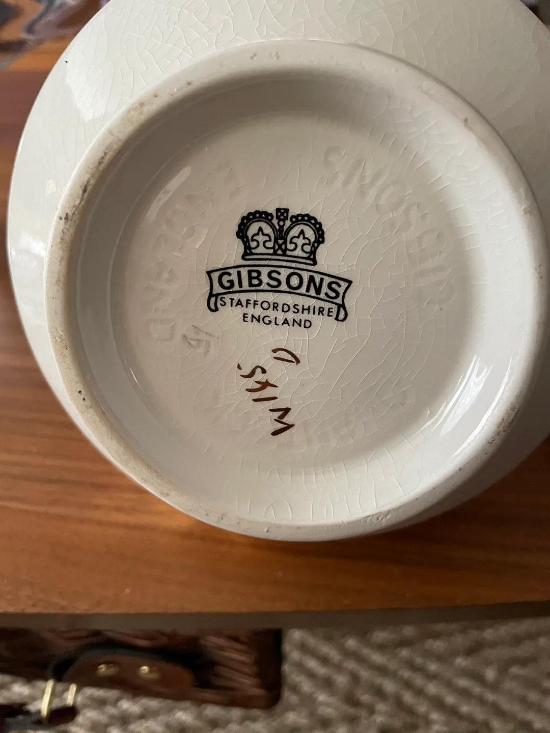 Vintage tea pot. Gibson image indicator(2)