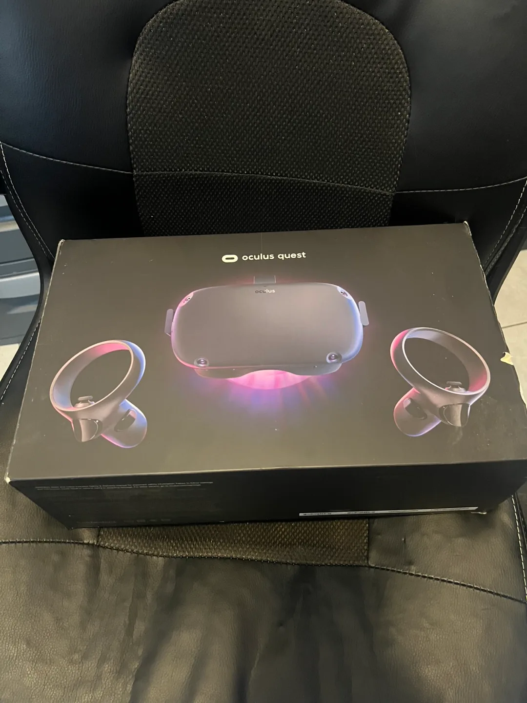 Oculus Quest VR Headset w/ Box thumbnail