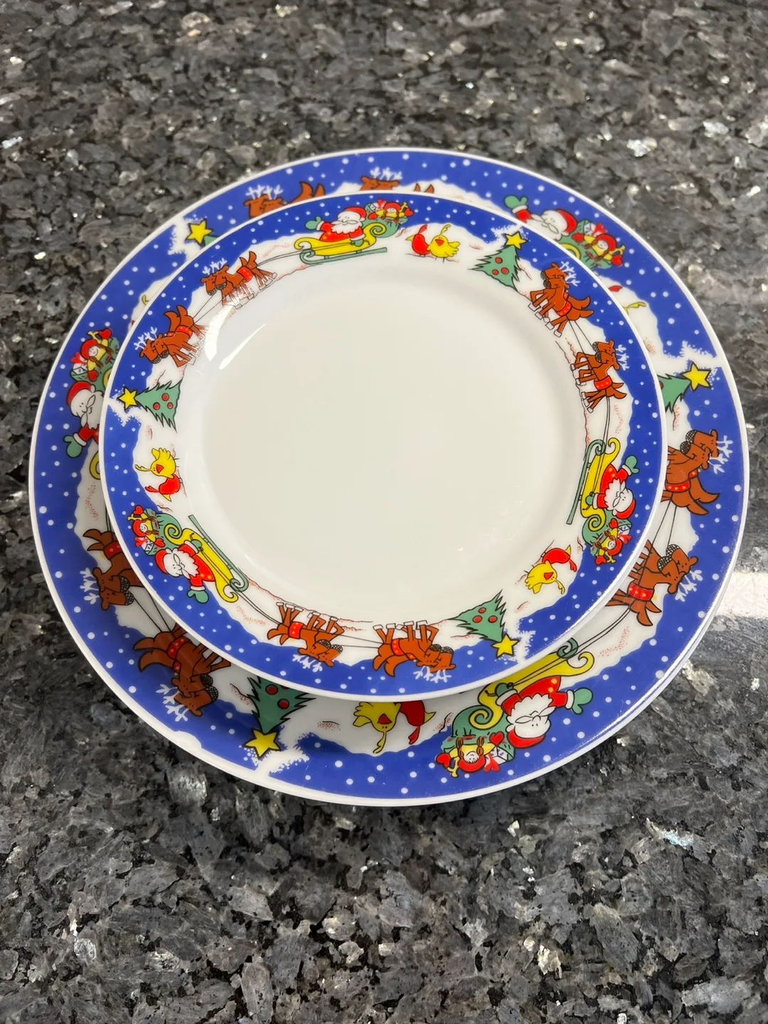 Dinner plates from Royal Heritage Collection image indicator(3)