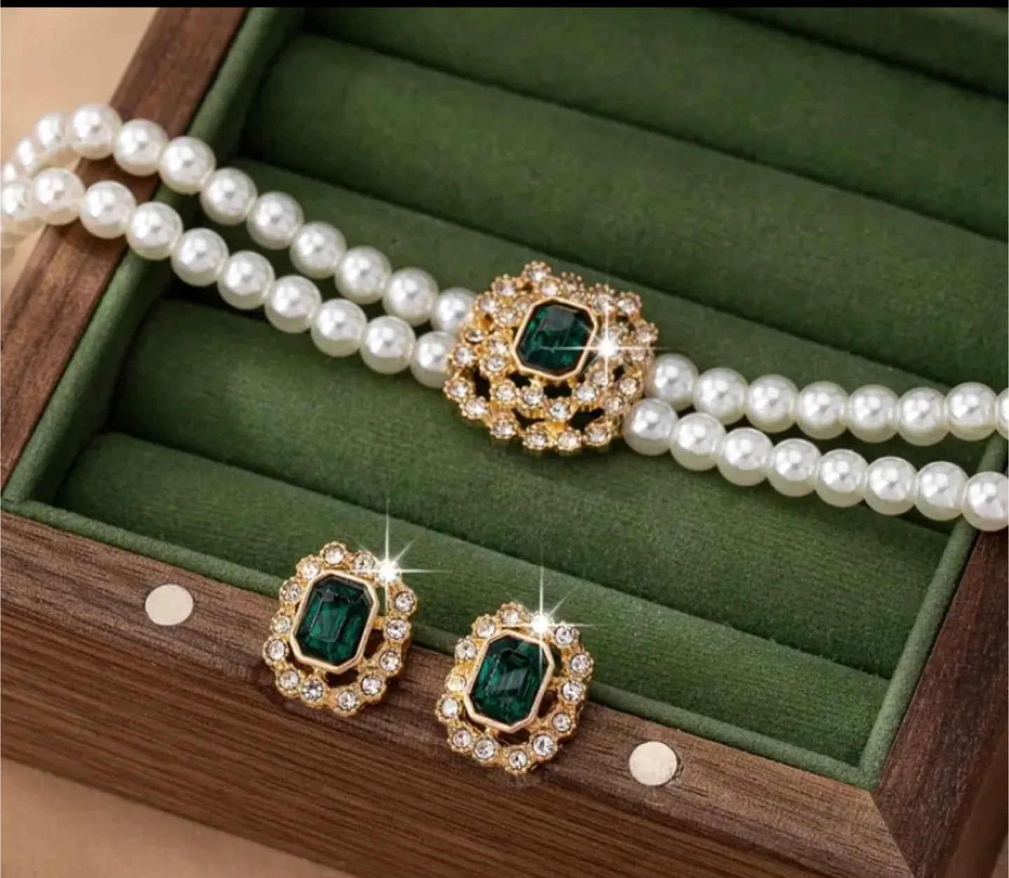 Necklace & Earrings Set thumbnail