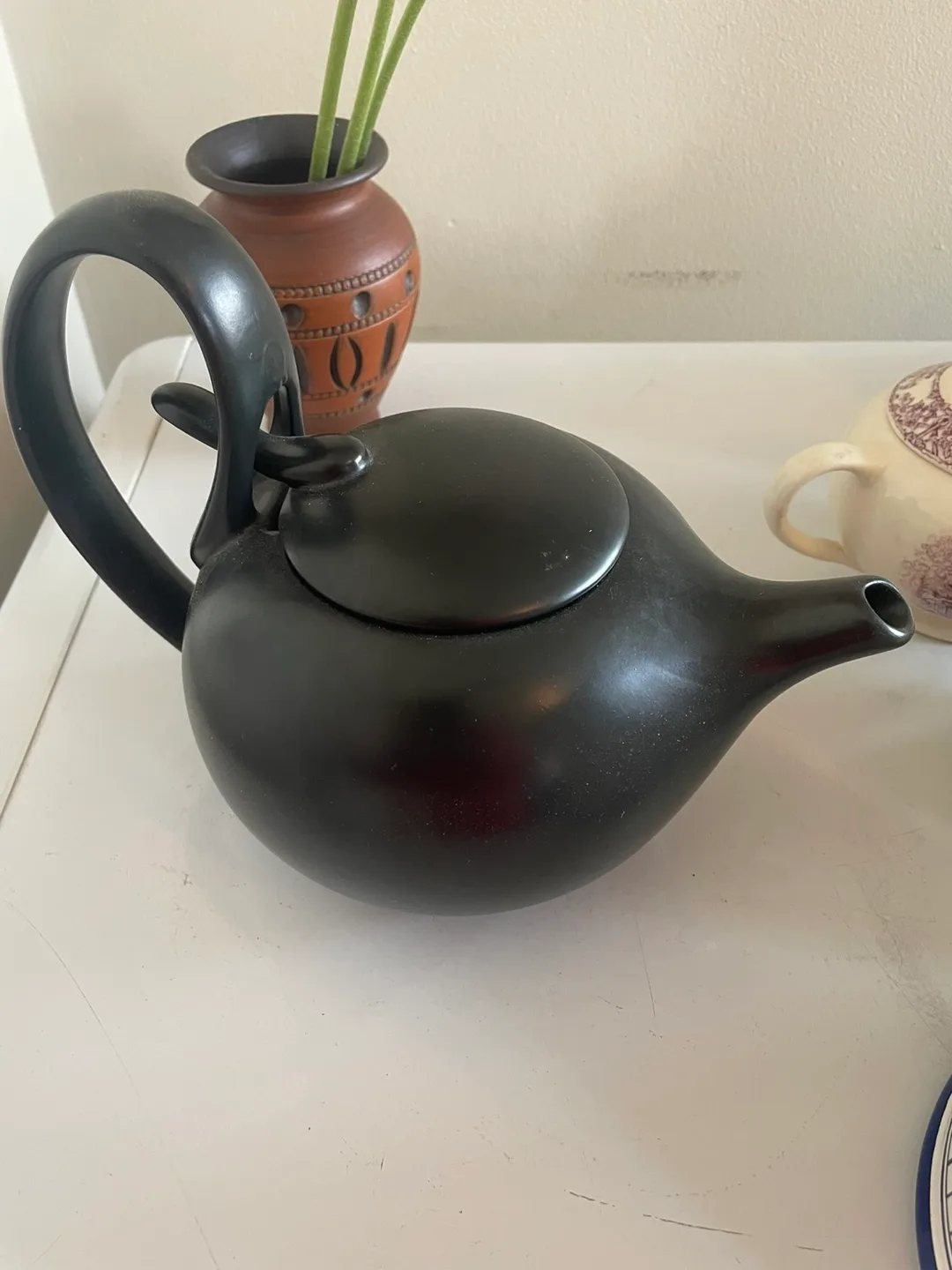 Vintage China Ceramic Tea Pot Collection image indicator(9)