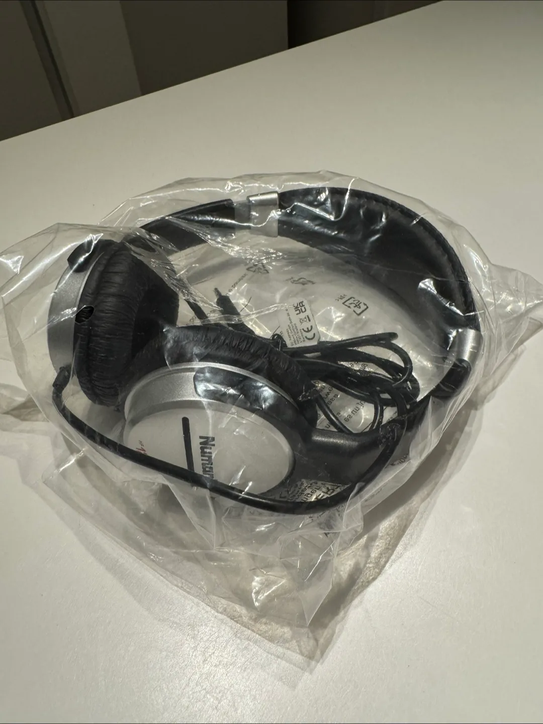 Numark Headphones - Excellent Condition! thumbnail