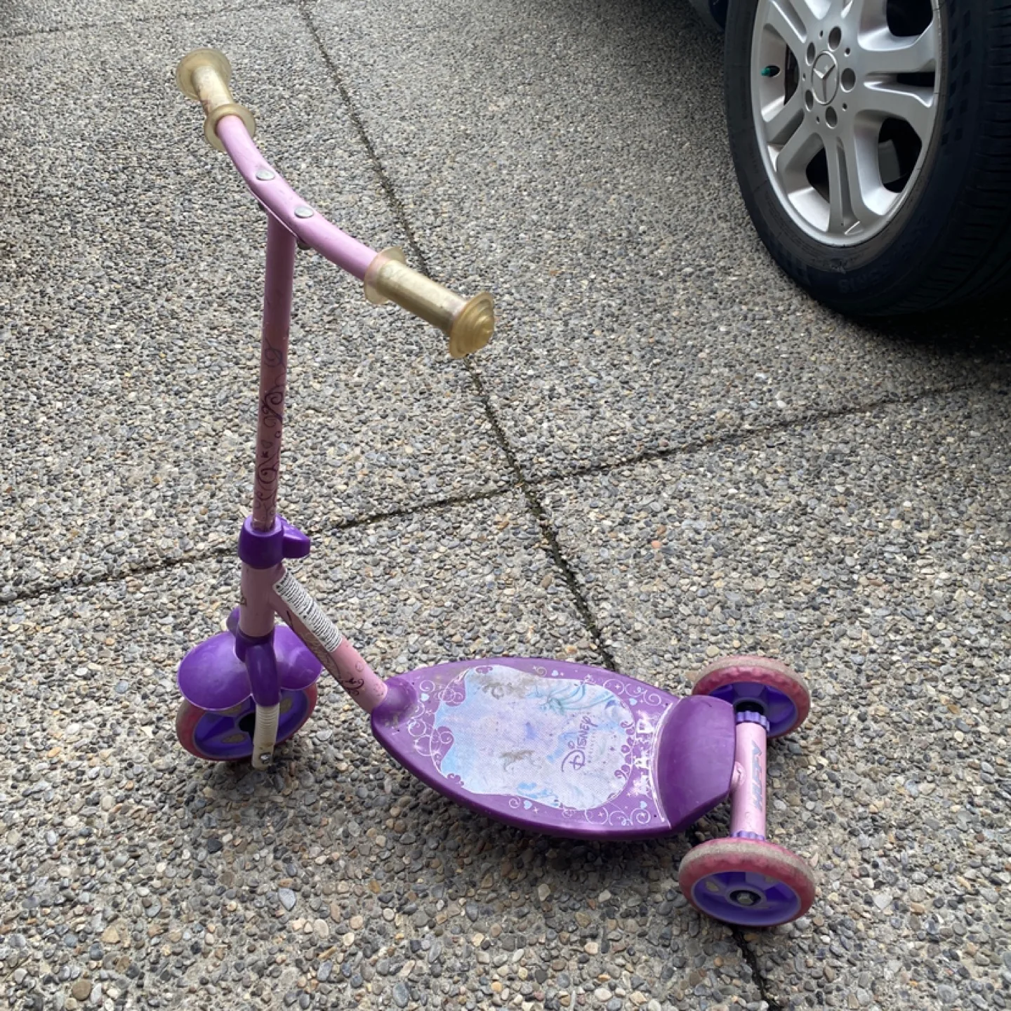 Girl toddler 3-wheel scooter 3-6yrs old thumbnail
