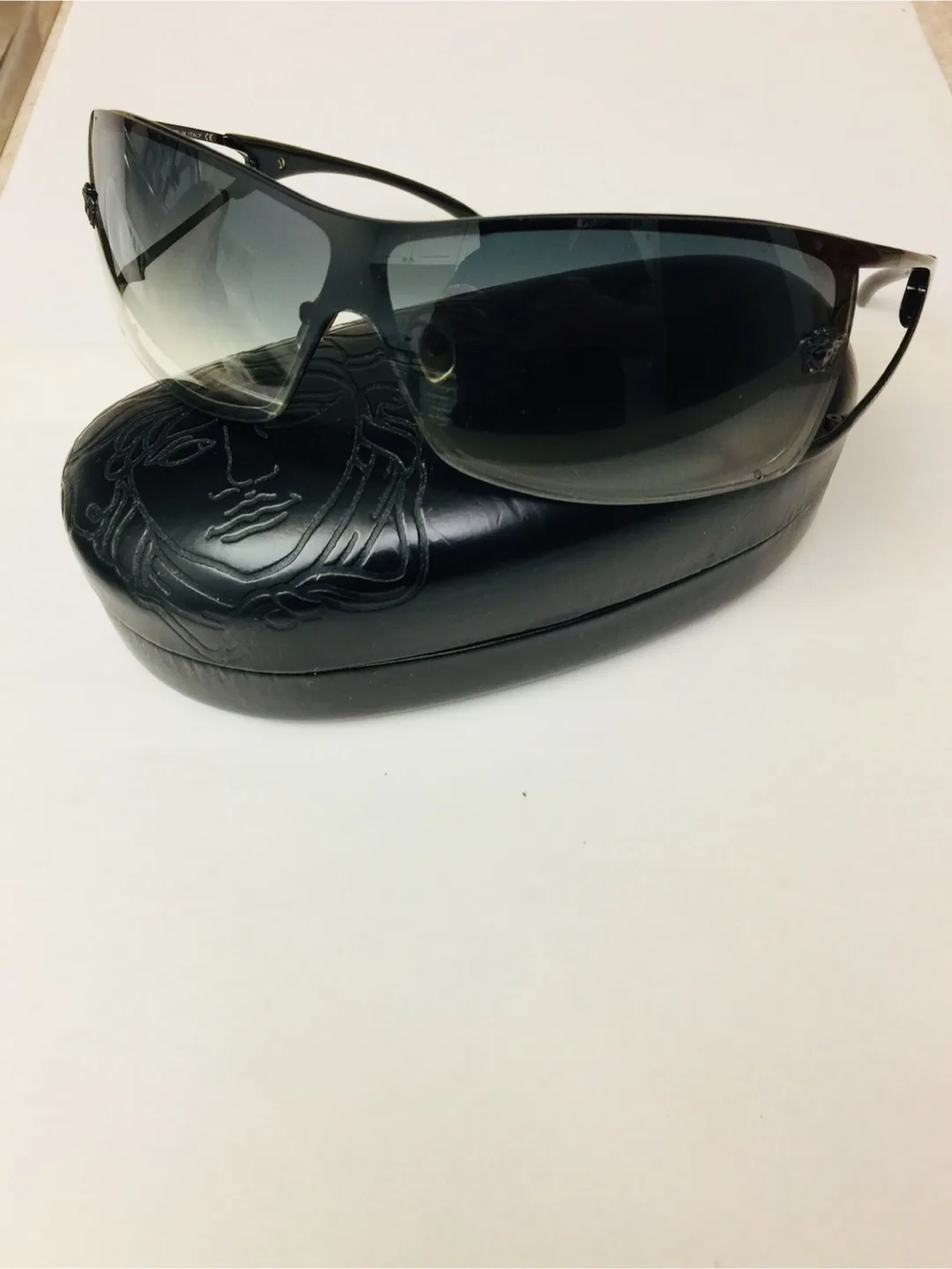Versace Sunglasses/Serious Buyers only image indicator(4)
