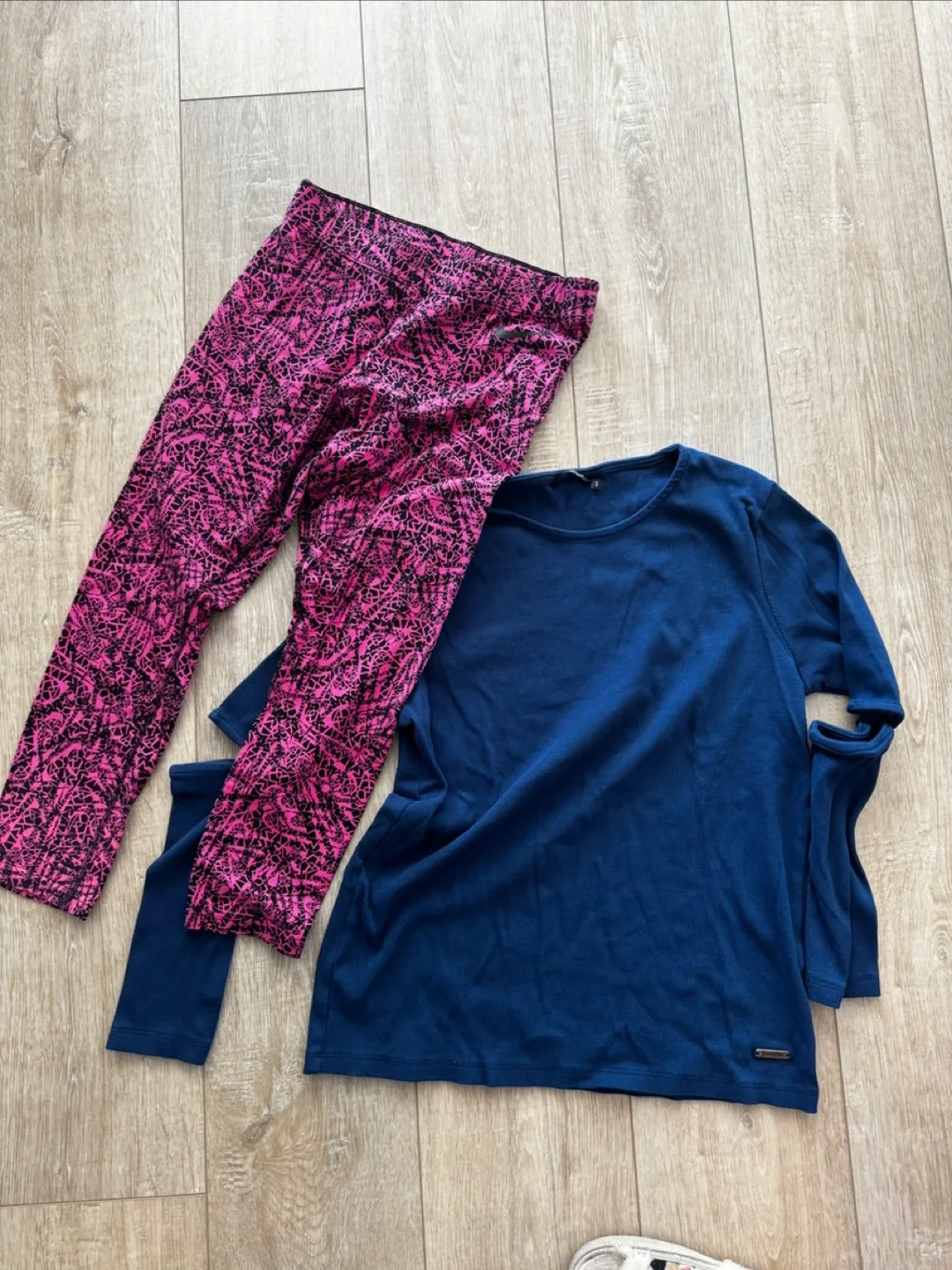 Nike Leggings & Blue Long Sleeve Top thumbnail