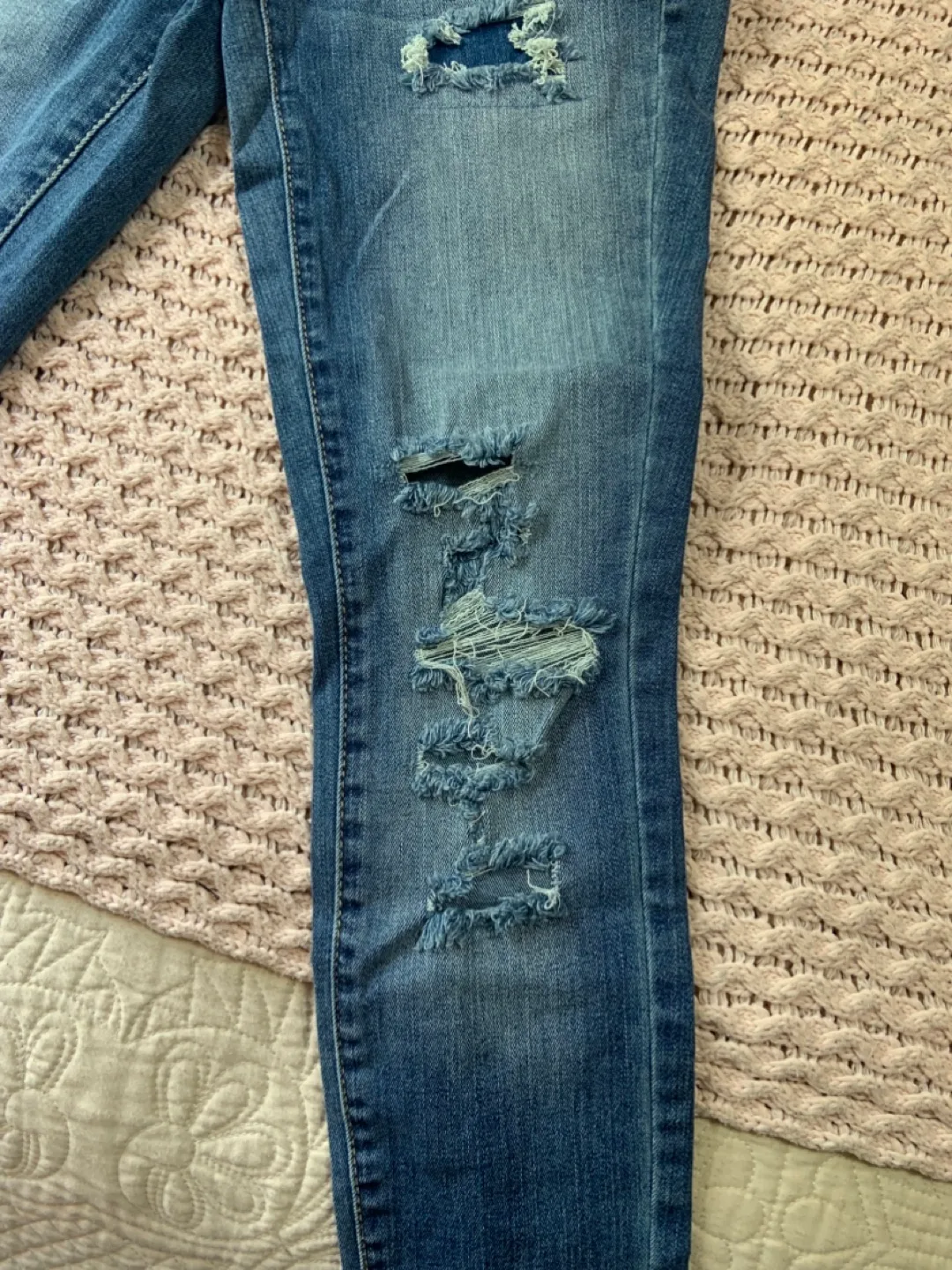 Mossimo Denim Mid-Rise Distressed Leggings - Size M image indicator(4)