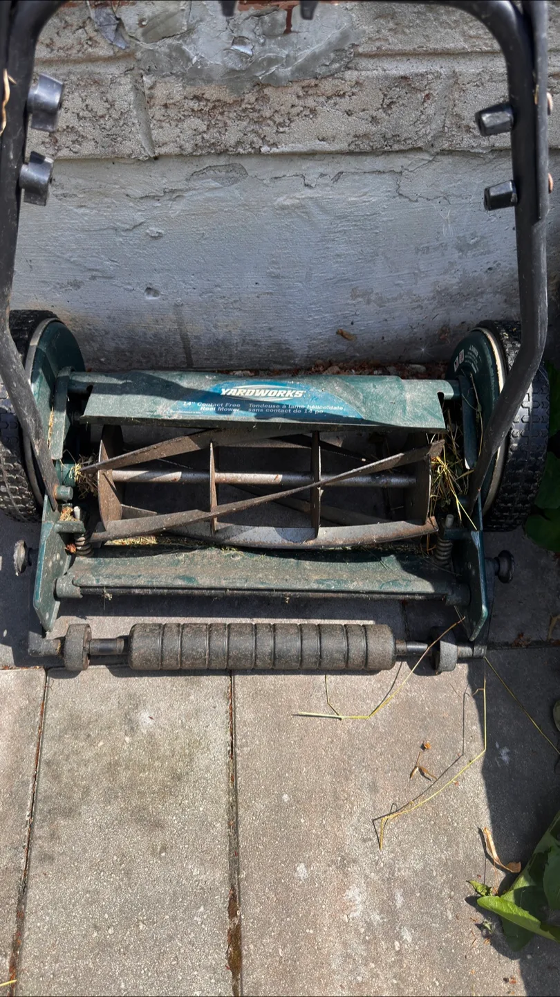 Yardworks Reel Mower image indicator(4)