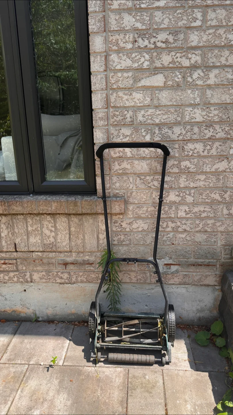 Yardworks Reel Mower image indicator(2)