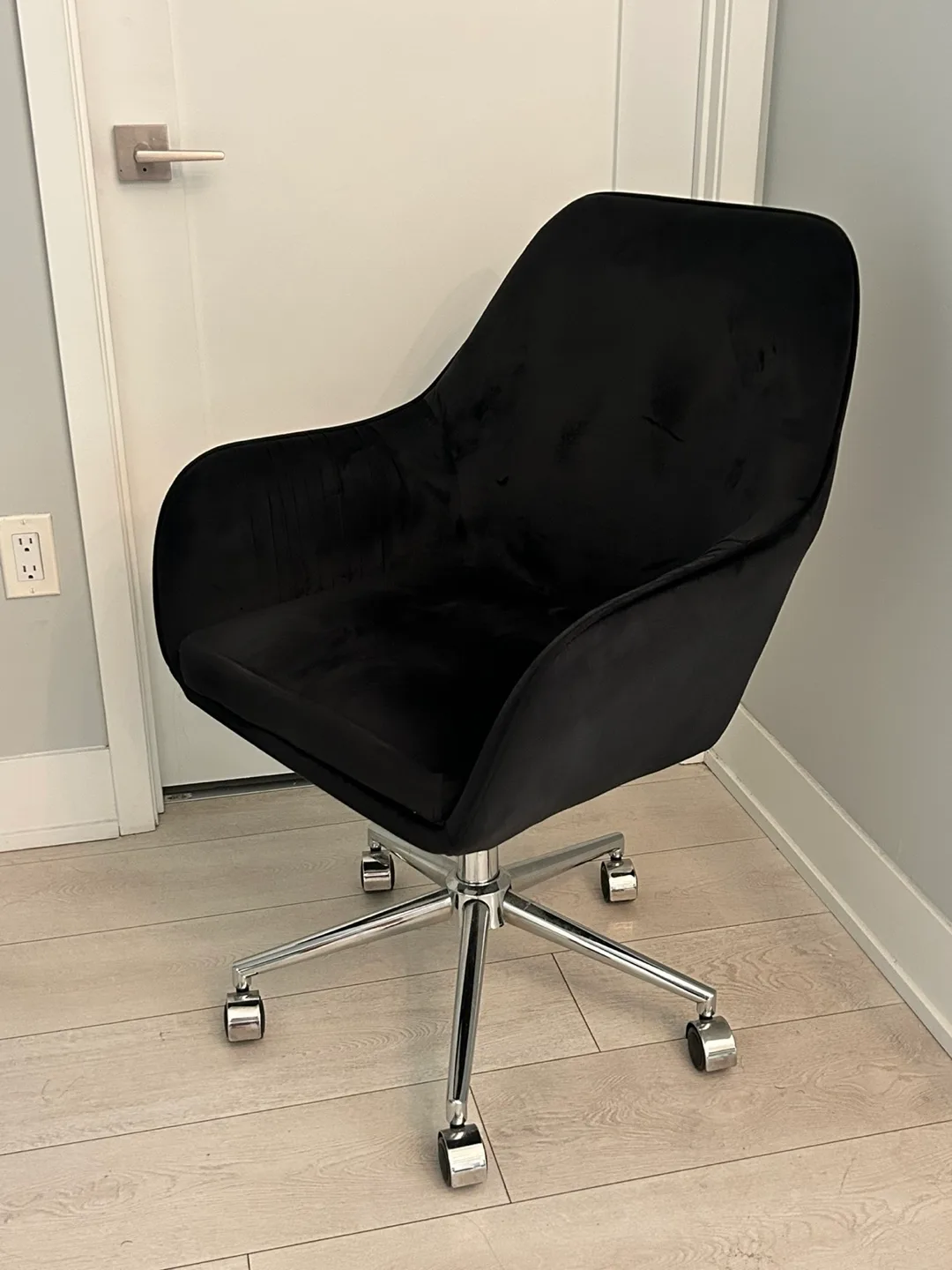 Black Velvet Office Chair thumbnail