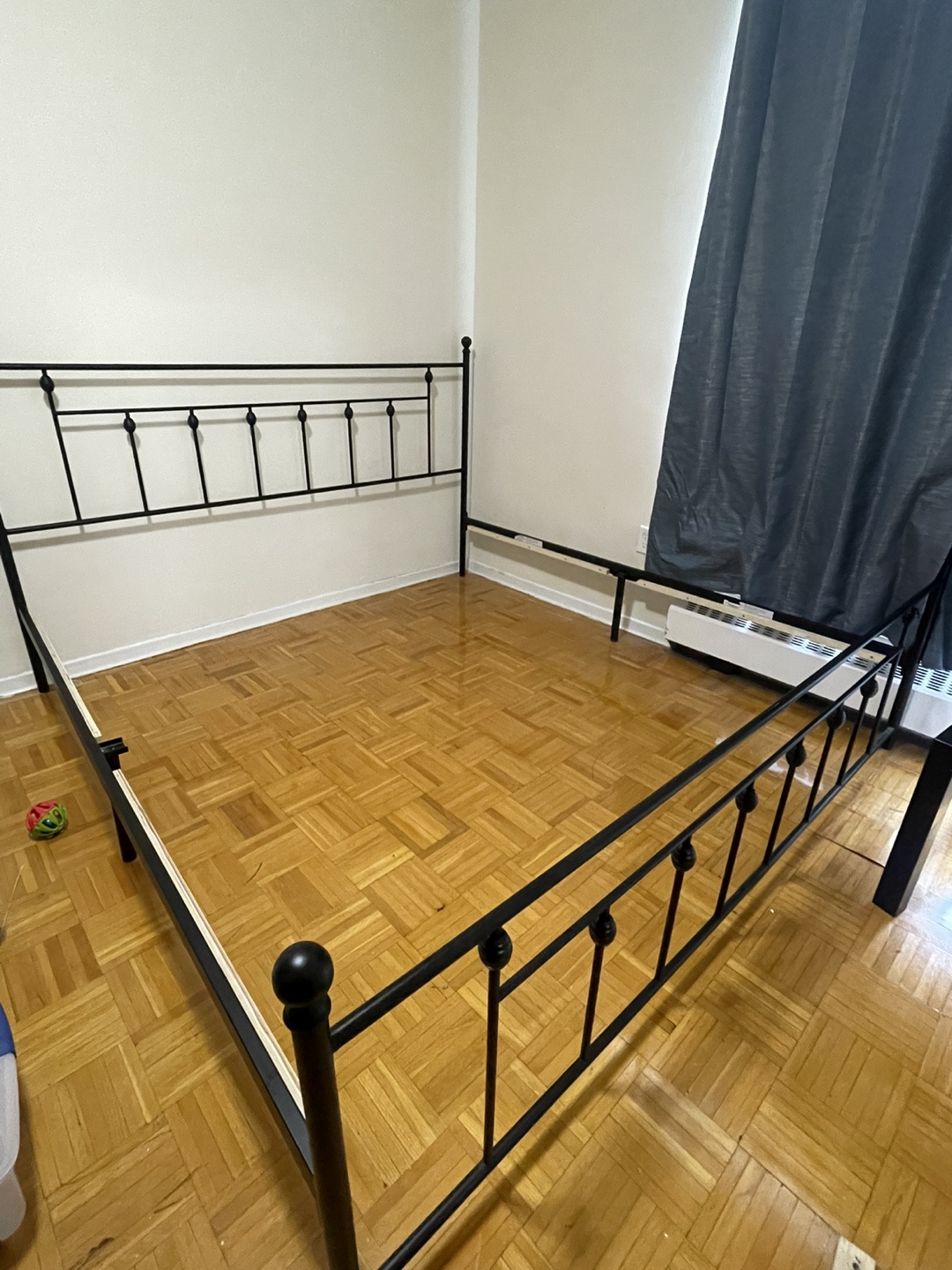 King size bed frame - photo 2